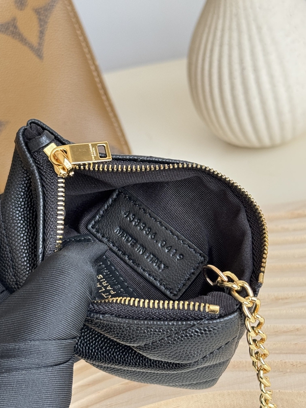 イヴサンローラン財布全体デザイン